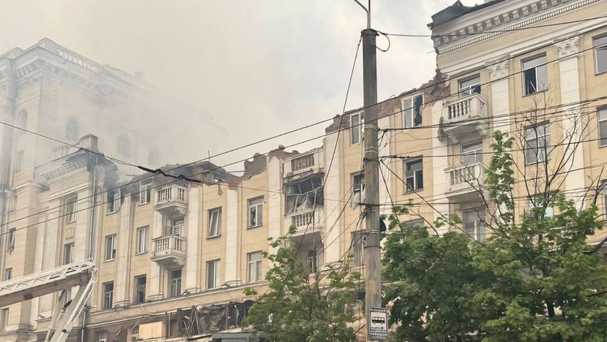 Noi atacuri cu rachete asupra Ucrainei. O clădire rezidențială a fost distrusă la Dnipro: Sunt morți și răniți