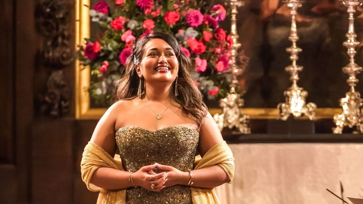 VIDEO/ O soprană originară din R. Moldova a obținut două premii la un prestigios festival de canto din Londra