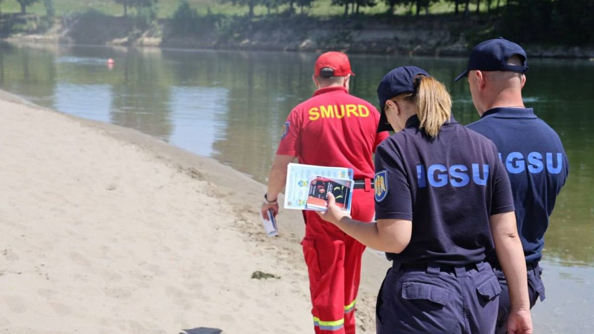 Reguli de comportament la scăldat. Salvatorii continuă campania de prevenire a înecurilor în perioada estivală