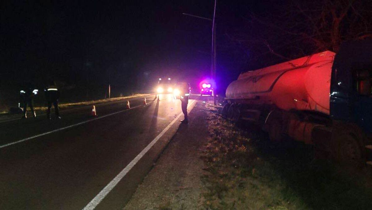 Accident grav la Taraclia. Un bărbat care traversa strada neregulamentar, lovit mortal de un camion