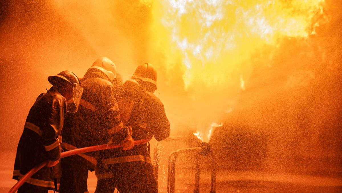 O femeie de 42 de ani a murit într-un incendiu violent, la Ialoveni. O persoană a ajuns la spital