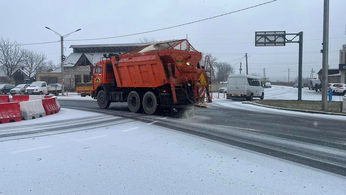 Drumarii intervin în mai multe zone din centrul și nordul țării. Apel către șoferi: „Circulați cu prudență”