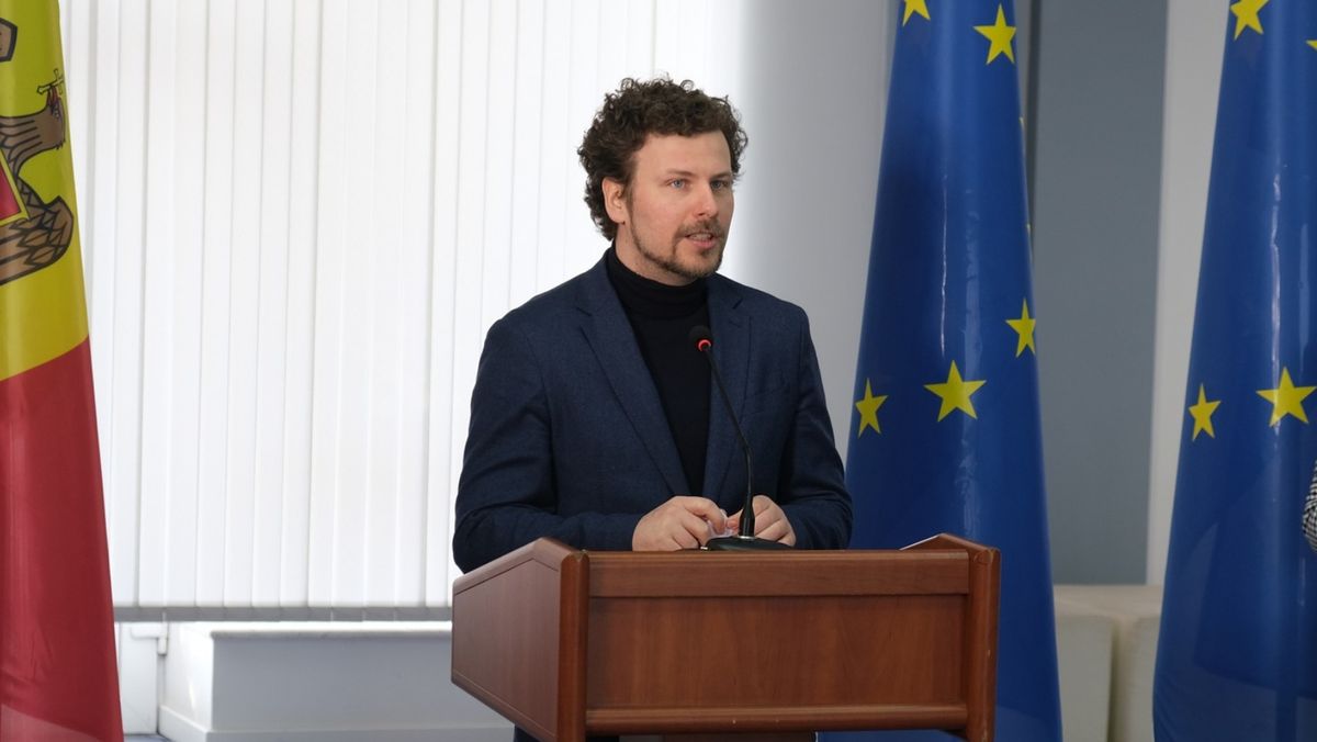 Comuniștii și socialiștii au înaintat o moțiune împotriva politicilor Ministerului Educației și Cercetării