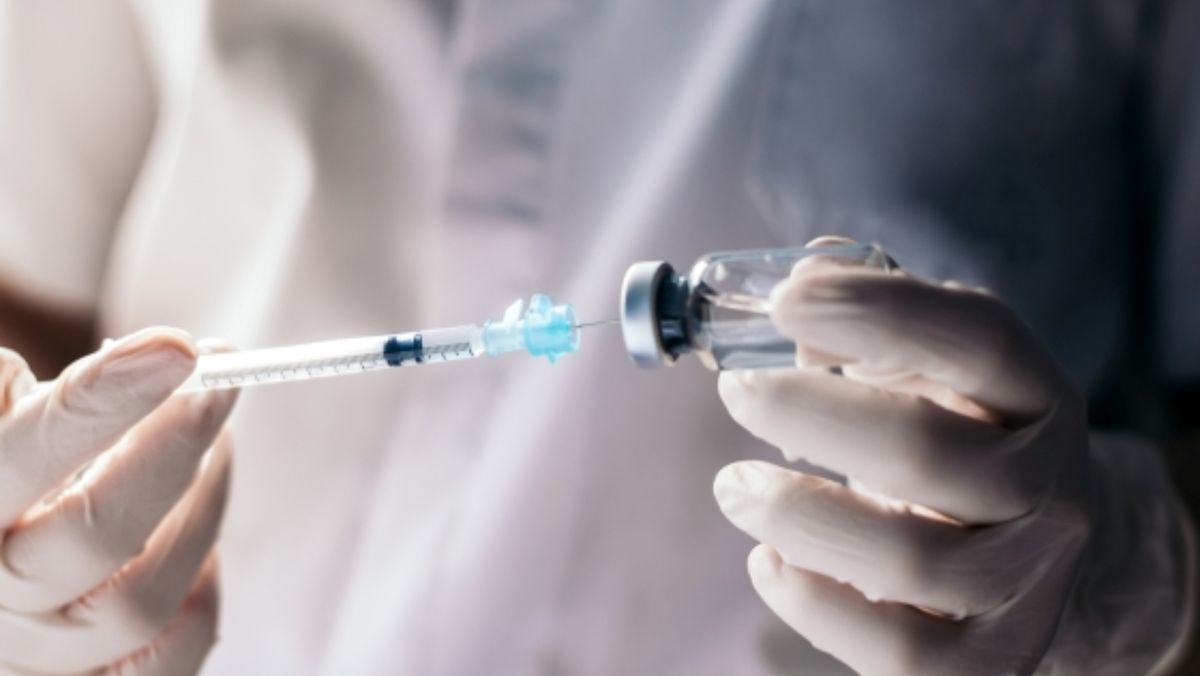 Primul lot de vaccin împotriva hepatitei virale B a fost cumpărat. CNAM alocă peste 182 de mii de lei