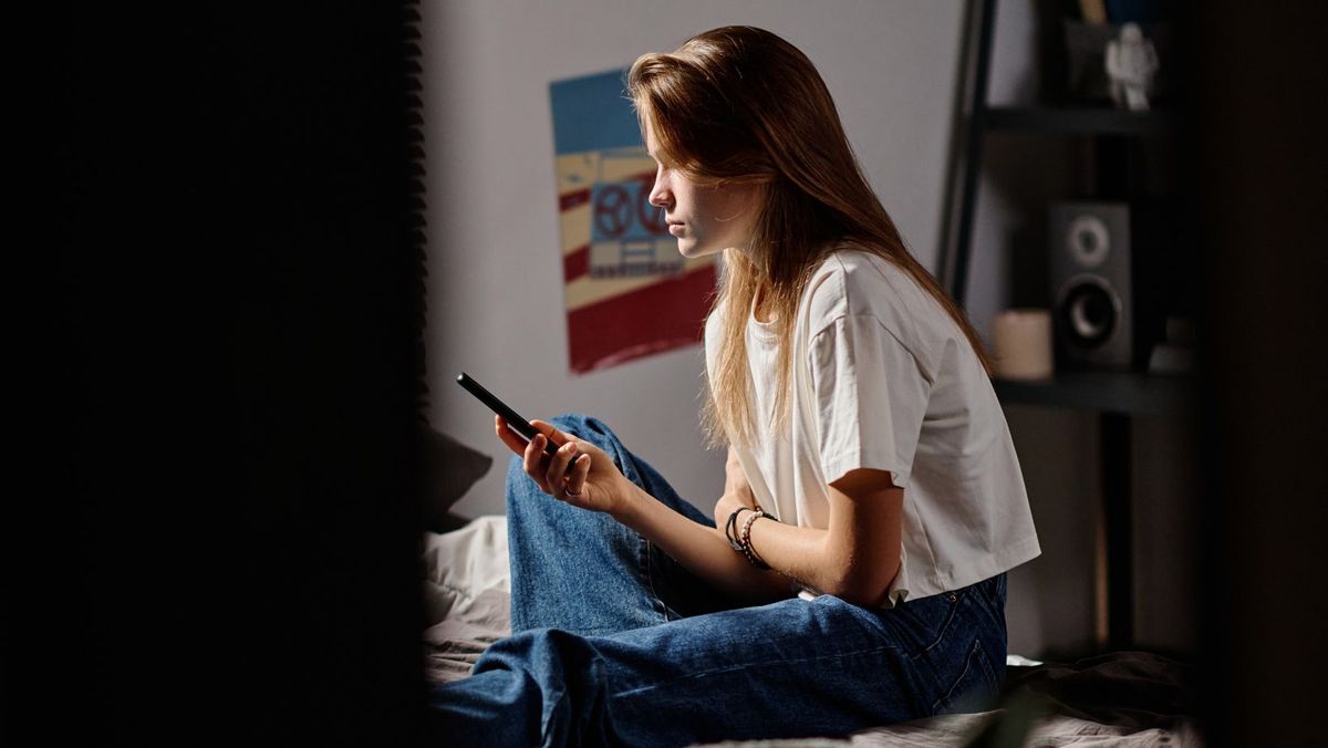 Violența digitală împotriva femeilor va fi pedepsită, iar victimele vor putea obține măsuri de protecție