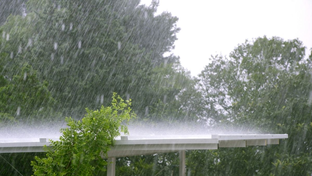 Vremea se schimbă radical. Meteorologii anunță ploi și înghețuri