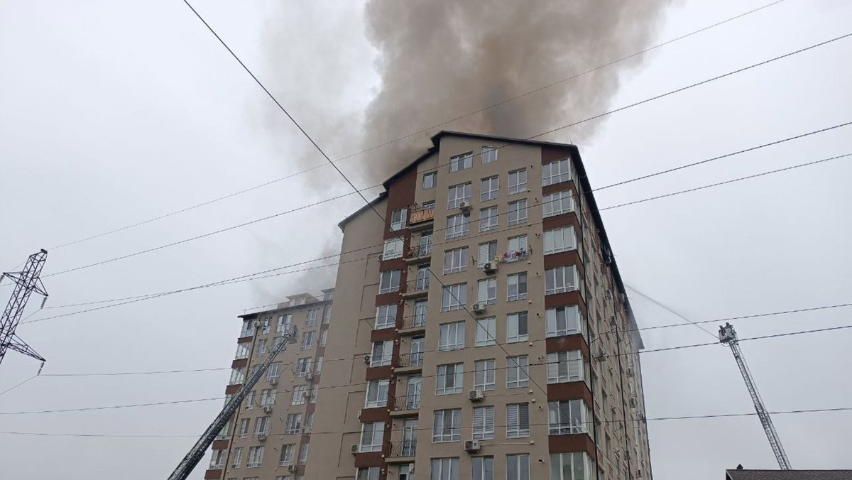 Mansarda distrusă de incendiu la Durlești, construită fără autorizație. Cazul este investigat de Poliție și CNA