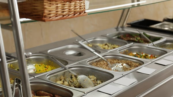 Grădinițele vor putea organiza alimentația prin sistemul de catering. Ce condiții trebuie să respecte