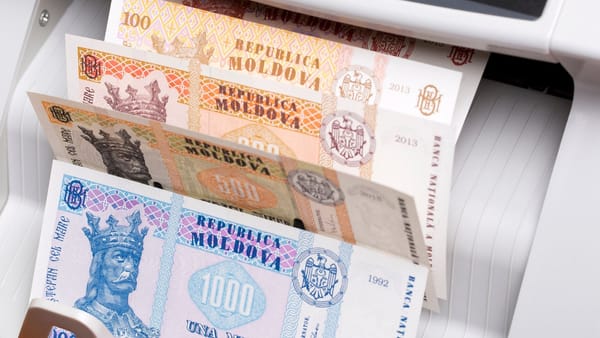 Moldovenii se împrumută mai puțin de la bănci. Volumul creditelor noi, în descreștere cu 30%
