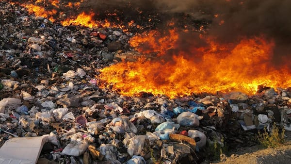 Un primar din raionul Rîșcani, amendat cu 15.000 de lei după incendierea gropii de gunoi din localitate
