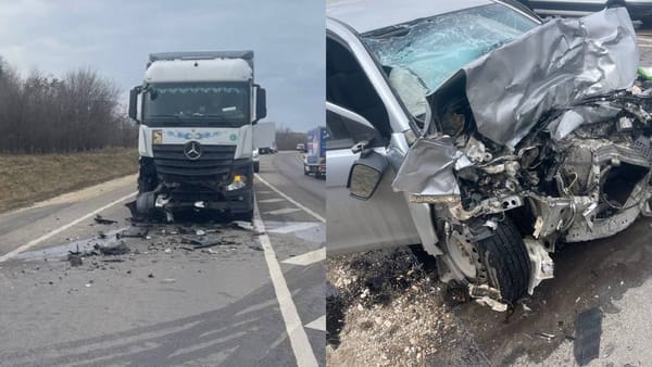Accident pe traseul Chișinău – Ungheni. O persoană a murit, după ce o mașină și un camion s-au ciocnit