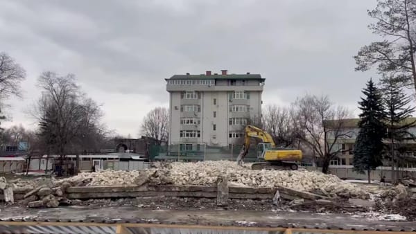 VIDEO/ Clădirea fostului cinematograf „Gaudeamus” a fost demolată