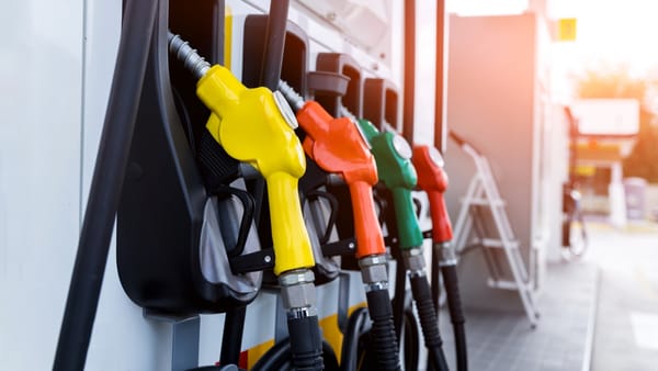 În ultimele două săptămâni, benzina s-a ieftinit cu aproape 1 leu, iar motorina - cu 74 de bani