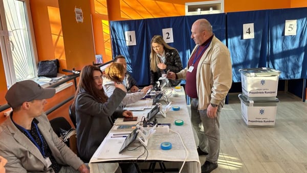 Turul doi al alegerilor prezidențiale din România. Alegătorii din R. Moldova vor putea vota la 64 de secții