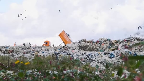 Creștere alarmantă a numărului de incendii la gropile de gunoi din țară. Anul trecut au fost înregistrate 762