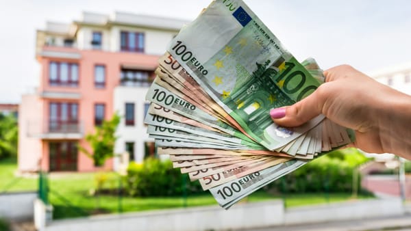 Tot mai mulți moldoveni iau credite pentru a cumpăra o locuință